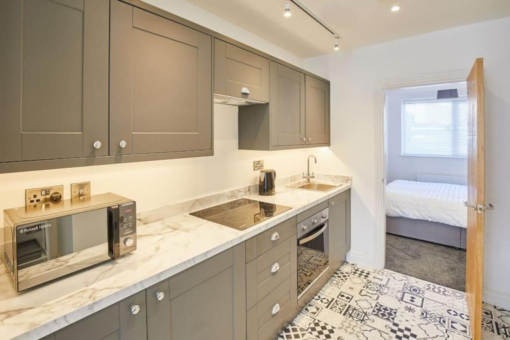 Apt 1 - Queens Court スカーバラ エクステリア 写真