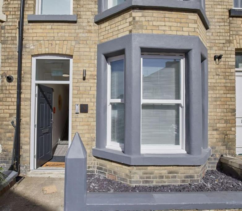 Apt 1 - Queens Court スカーバラ エクステリア 写真