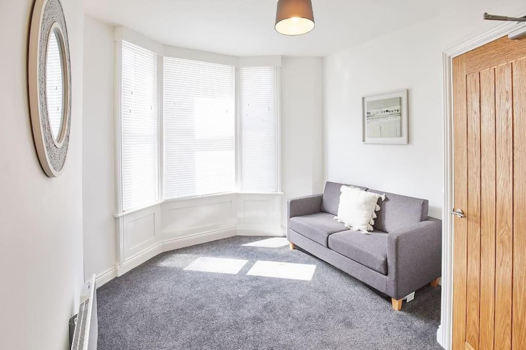 Apt 1 - Queens Court スカーバラ エクステリア 写真